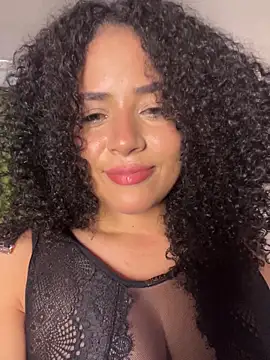 Snapshot of AfroSalvaje chatting on December 2025 01:00:02 AM AfroSalvaje online show from December 2025 01:00:02 AM