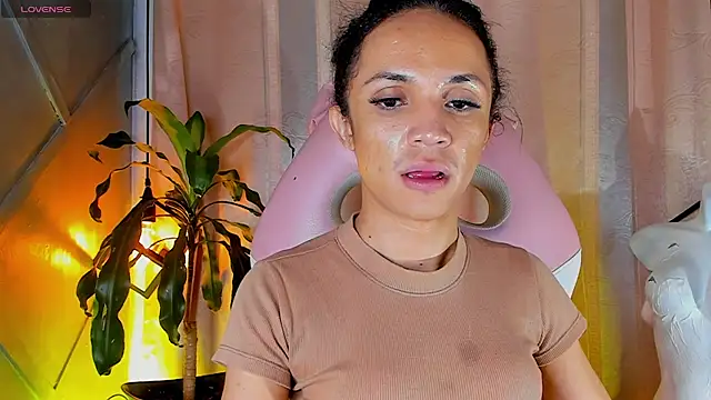 Snapshot of Cristal_Gem1 chatting on June 2026 12:15:01 PM Cristal Gem1 online show from June 2026 12:15:01 PM