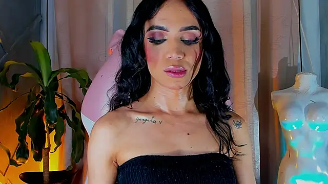 Snapshot of Cristal_Gem1 chatting on June 2026 02:53:02 AM Cristal Gem1 online show from June 2026 02:53:02 AM