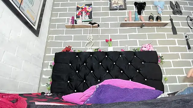 Snapshot of CharlotteBrowm chatting on November 2025 06:19:02 PM CharlotteBrowm online show from November 2025 06:19:02 PM