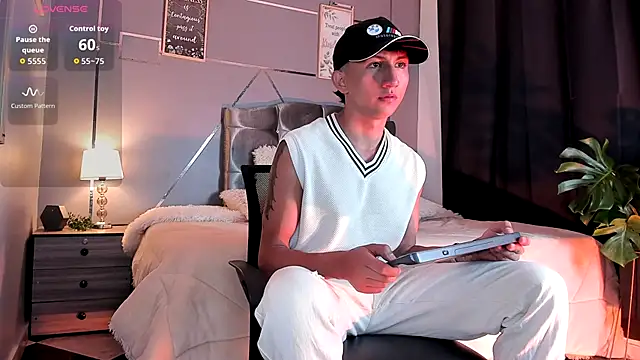 oliver mr  online show from November 2025 08:09:01 PM