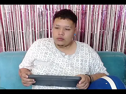 Snapshot of Yulian_bigclit7 chatting on December 2025 12:47:02 PM Yulian bigclit7 online show from December 2025 12:47:02 PM