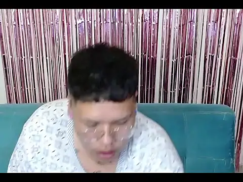 Snapshot of Yulian_bigclit7 chatting on December 2025 12:53:01 AM Yulian bigclit7 online show from December 2025 12:53:01 AM