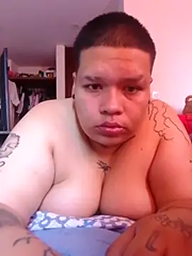 Snapshot of Yulian_bigclit7 chatting on April 2026 02:48:02 PM Yulian bigclit7 online show from April 2026 02:48:02 PM