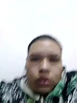 Snapshot of Yulian_bigclit7 chatting on April 2026 04:33:02 AM Yulian bigclit7 online show from April 2026 04:33:02 AM