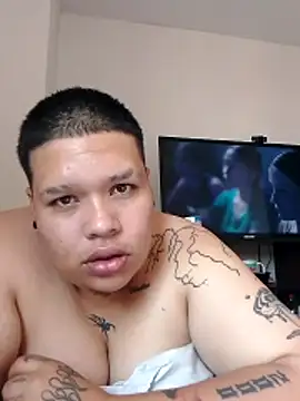 Snapshot of Yulian_bigclit7 chatting on April 2026 06:05:02 PM Yulian bigclit7 online show from April 2026 06:05:02 PM