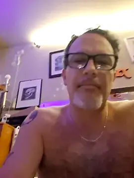 Snapshot of Slinkypoppet chatting on November 2025 10:24:01 AM Slinkypoppet online show from November 2025 10:24:01 AM