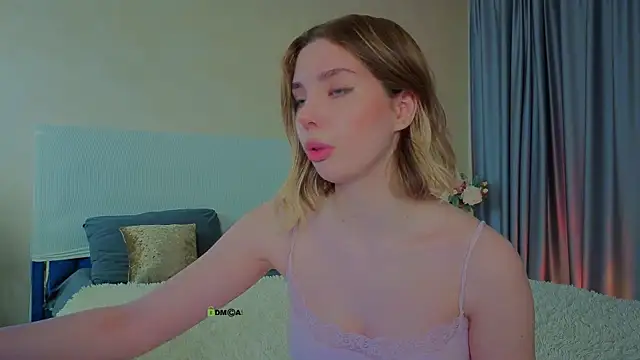 Snapshot of _sophielov chatting on May 2026 08:05:01 PM sophielov online show from May 2026 08:05:01 PM