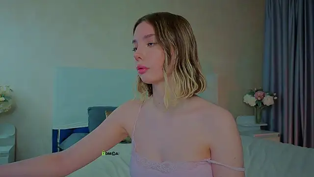 Snapshot of _sophielov chatting on May 2026 10:52:02 PM sophielov online show from May 2026 10:52:02 PM