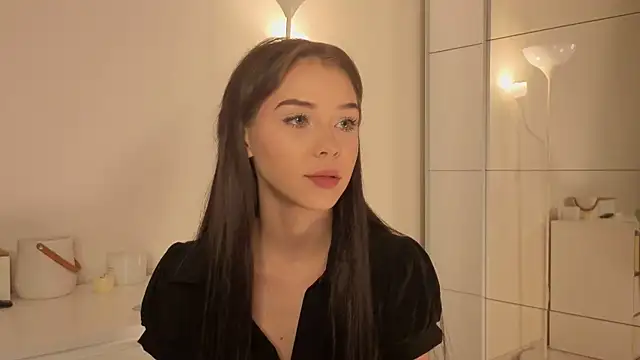 slyshypie online show from November 2025 02:11:01 PM