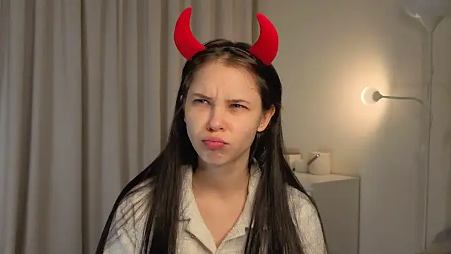 slyshypie online show from November 2025 01:23:01 PM