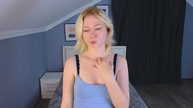 Snapshot of Violet_Willis chatting on September 2025 03:15:02 PM Violet Willis online show from September 2025 03:15:02 PM