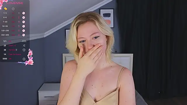 Snapshot of Violet_Willis chatting on October 2025 03:07:02 PM Violet Willis online show from October 2025 03:07:02 PM