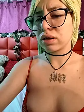 Snapshot of Kitty_Melodi chatting on October 2025 09:10:01 AM Kitty Melodi online show from October 2025 09:10:01 AM