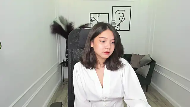 ElliVensda online show from September 2025 11:24:02 AM