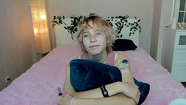 Pink Lila18 online show from September 2025 09:35:02 AM