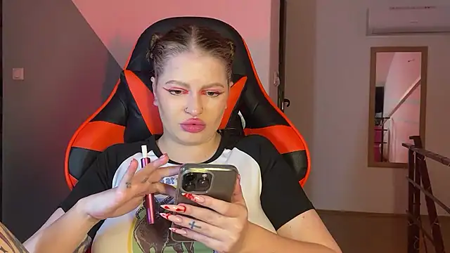 Snapshot of Mia_Kamp chatting on September 2025 07:14:02 PM Mia Kamp online show from September 2025 07:14:02 PM