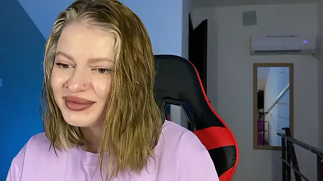 Snapshot of Mia_Kamp chatting on September 2025 03:11:02 PM Mia Kamp online show from September 2025 03:11:02 PM