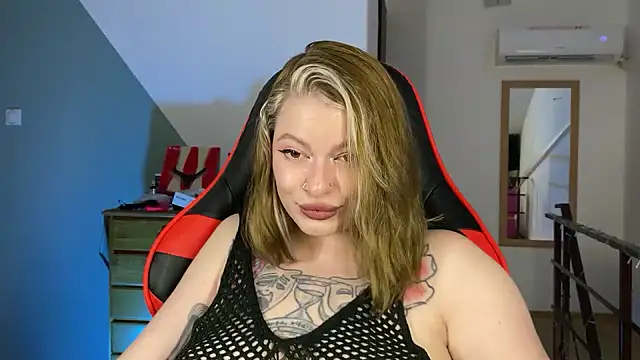 Snapshot of Mia_Kamp chatting on September 2025 03:13:01 PM Mia Kamp online show from September 2025 03:13:01 PM