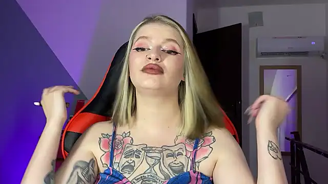 Snapshot of Mia_Kamp chatting on September 2025 04:52:02 PM Mia Kamp online show from September 2025 04:52:02 PM