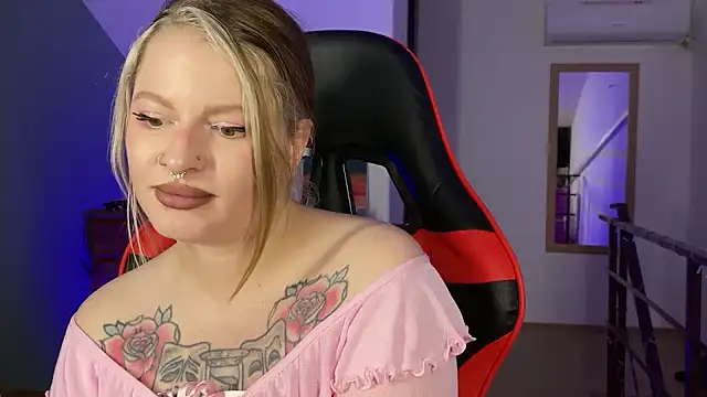 Snapshot of Mia_Kamp chatting on September 2025 06:01:02 PM Mia Kamp online show from September 2025 06:01:02 PM