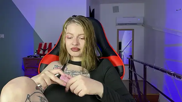 Snapshot of Mia_Kamp chatting on September 2025 01:49:02 PM Mia Kamp online show from September 2025 01:49:02 PM