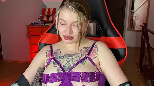 Snapshot of Mia_Kamp chatting on September 2025 06:02:02 PM Mia Kamp online show from September 2025 06:02:02 PM