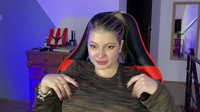 Snapshot of Mia_Kamp chatting on October 2025 12:43:02 AM Mia Kamp online show from October 2025 12:43:02 AM