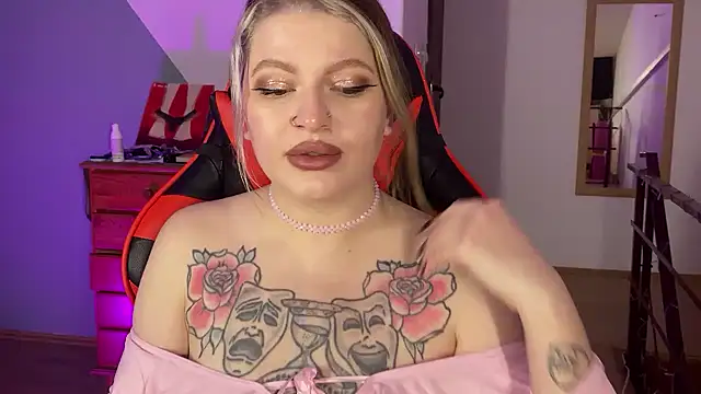 Snapshot of Mia_Kamp chatting on October 2025 11:05:01 PM Mia Kamp online show from October 2025 11:05:01 PM