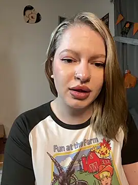 Snapshot of Mia_Kamp chatting on October 2025 08:21:02 PM Mia Kamp online show from October 2025 08:21:02 PM