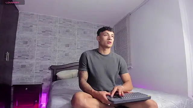 Snapshot of DavisFirb chatting on November 2025 02:45:02 AM DavisFirb online show from November 2025 02:45:02 AM