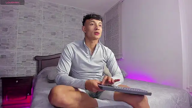 Snapshot of DavisFirb chatting on November 2025 02:43:02 AM DavisFirb online show from November 2025 02:43:02 AM