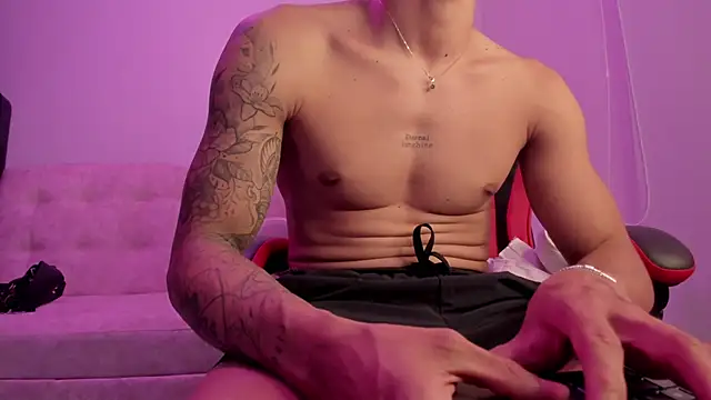 Snapshot of DavisFirb chatting on April 2026 02:44:01 AM DavisFirb online show from April 2026 02:44:01 AM