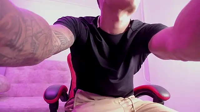 Snapshot of DavisFirb chatting on April 2026 02:02:01 AM DavisFirb online show from April 2026 02:02:01 AM