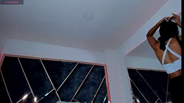 Snapshot of SusanaHenao chatting on November 2025 05:46:01 PM SusanaHenao online show from November 2025 05:46:01 PM