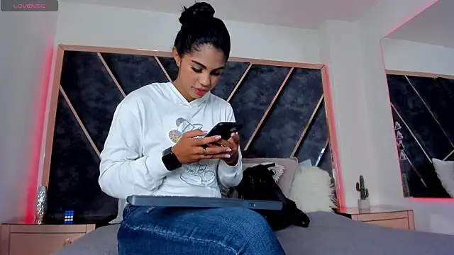 Snapshot of SusanaHenao chatting on November 2025 05:23:01 PM SusanaHenao online show from November 2025 05:23:01 PM