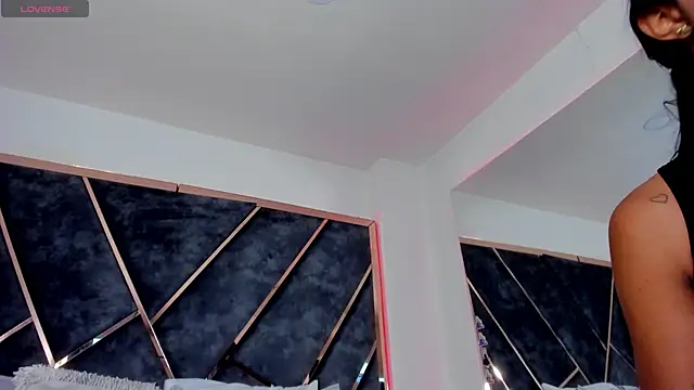 Snapshot of SusanaHenao chatting on November 2025 05:35:02 PM SusanaHenao online show from November 2025 05:35:02 PM