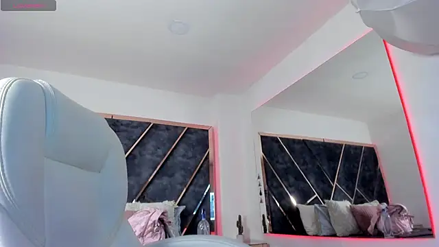 Snapshot of SusanaHenao chatting on March 2026 06:00:01 PM SusanaHenao online show from March 2026 06:00:01 PM