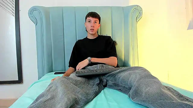 Snapshot of LittleDanny_ chatting on March 2026 04:23:01 PM LittleDanny online show from March 2026 04:23:01 PM