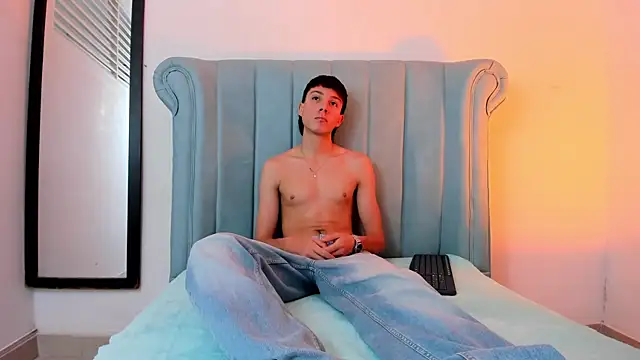 Snapshot of LittleDanny_ chatting on March 2026 03:40:01 PM LittleDanny online show from March 2026 03:40:01 PM