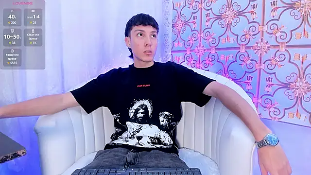 Snapshot of LittleDanny_ chatting on March 2026 03:05:04 PM LittleDanny online show from March 2026 03:05:04 PM