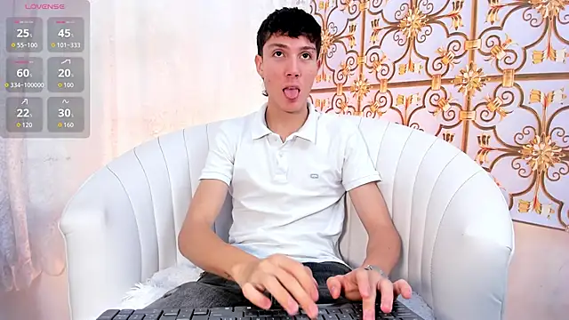 Snapshot of LittleDanny_ chatting on March 2026 03:33:01 PM LittleDanny online show from March 2026 03:33:01 PM