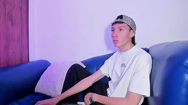 Snapshot of LittleDanny_ chatting on April 2026 01:59:02 PM LittleDanny online show from April 2026 01:59:02 PM