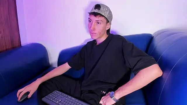 Snapshot of LittleDanny_ chatting on April 2026 03:00:01 PM LittleDanny online show from April 2026 03:00:01 PM