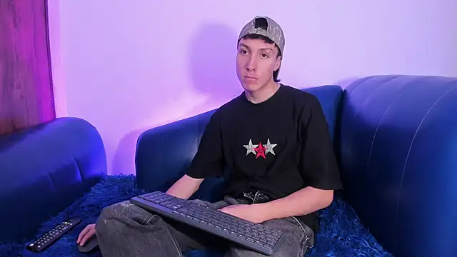 Snapshot of LittleDanny_ chatting on April 2026 03:39:01 PM LittleDanny online show from April 2026 03:39:01 PM