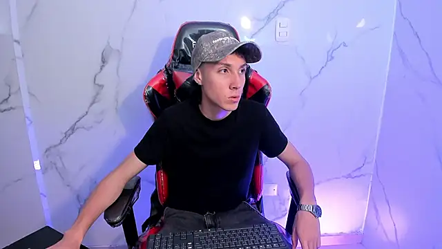 Snapshot of LittleDanny_ chatting on April 2026 02:19:01 PM LittleDanny online show from April 2026 02:19:01 PM