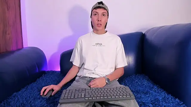 Snapshot of LittleDanny_ chatting on April 2026 02:47:01 PM LittleDanny online show from April 2026 02:47:01 PM