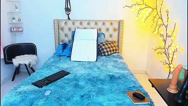 Snapshot of LenaStylesOA chatting on September 2025 03:20:01 AM LenaStylesOA online show from September 2025 03:20:01 AM