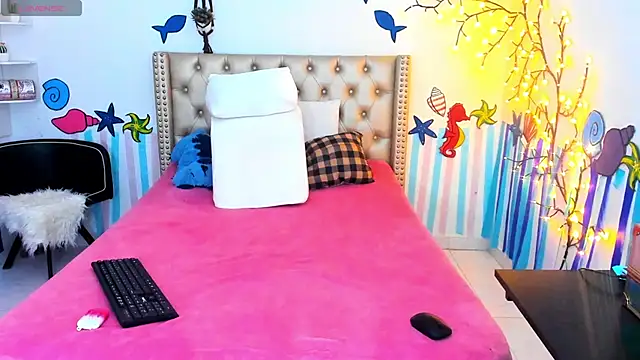 Snapshot of LenaStylesOA chatting on October 2025 01:01:02 PM LenaStylesOA online show from October 2025 01:01:02 PM