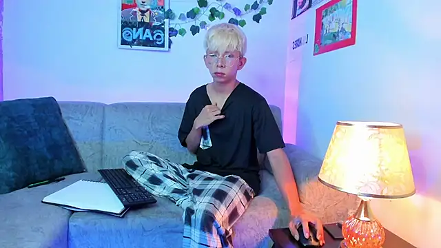 Snapshot of Hyunjin_Son chatting on March 2026 05:06:01 PM Hyunjin Son online show from March 2026 05:06:01 PM